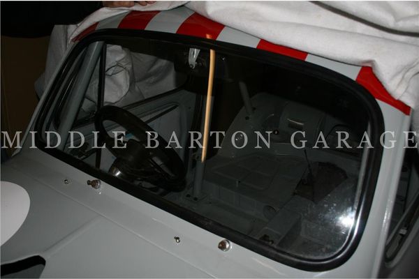 WINDSCREEN 600/600 D (LAMINATED)  CLEAR
